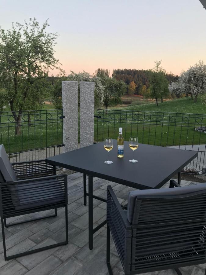 Haus Am See - Ferienwohnungen Neukirch  Esterno foto