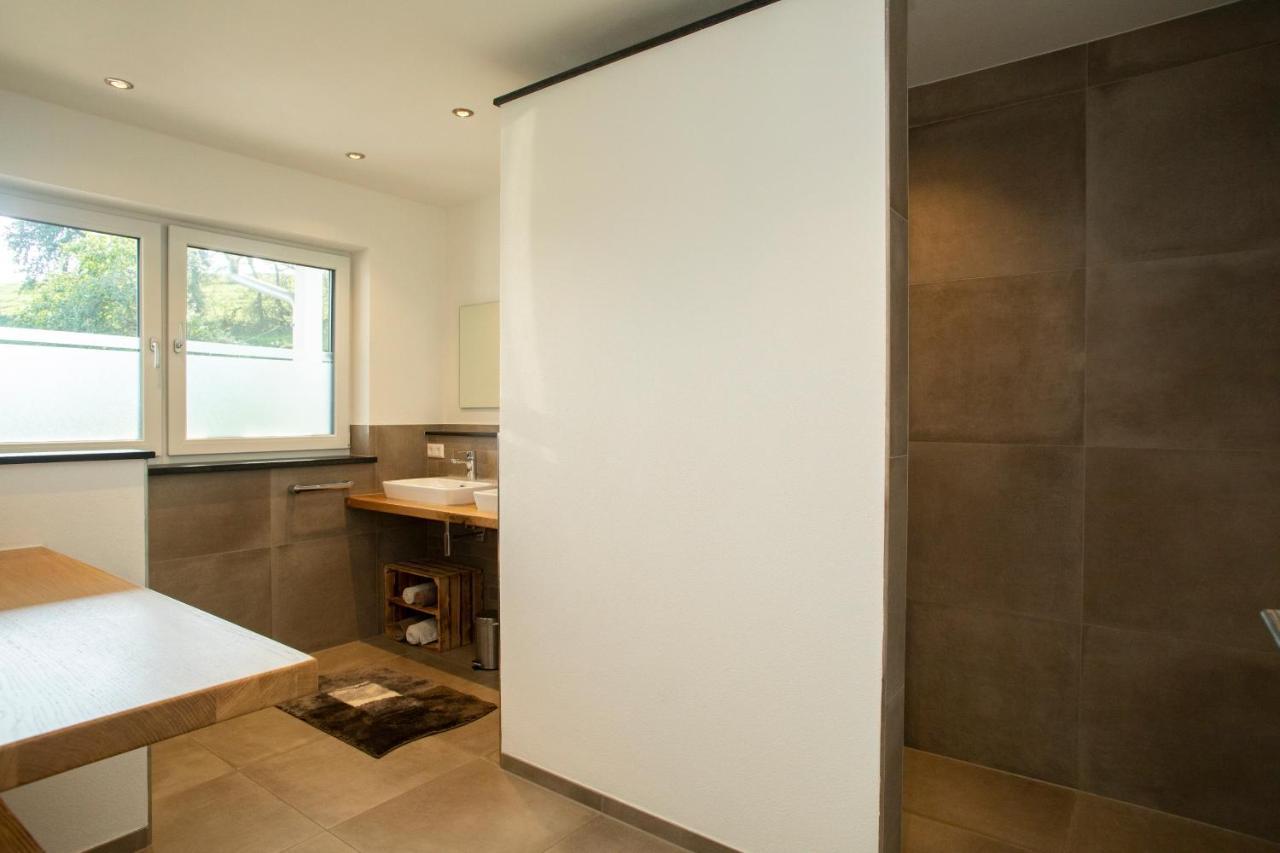 Haus Am See - Ferienwohnungen Neukirch  Esterno foto
