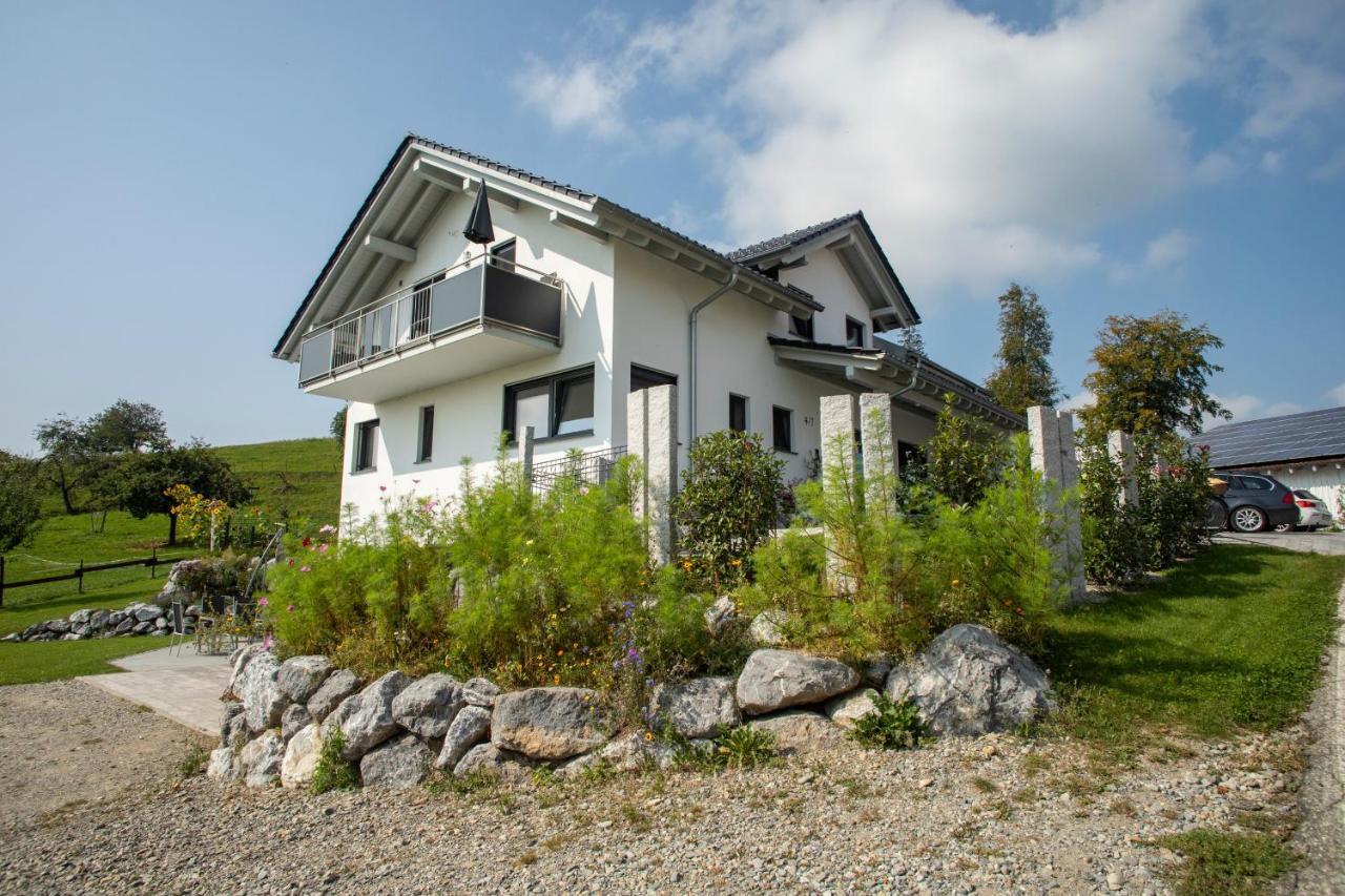 Haus Am See - Ferienwohnungen Neukirch  Esterno foto