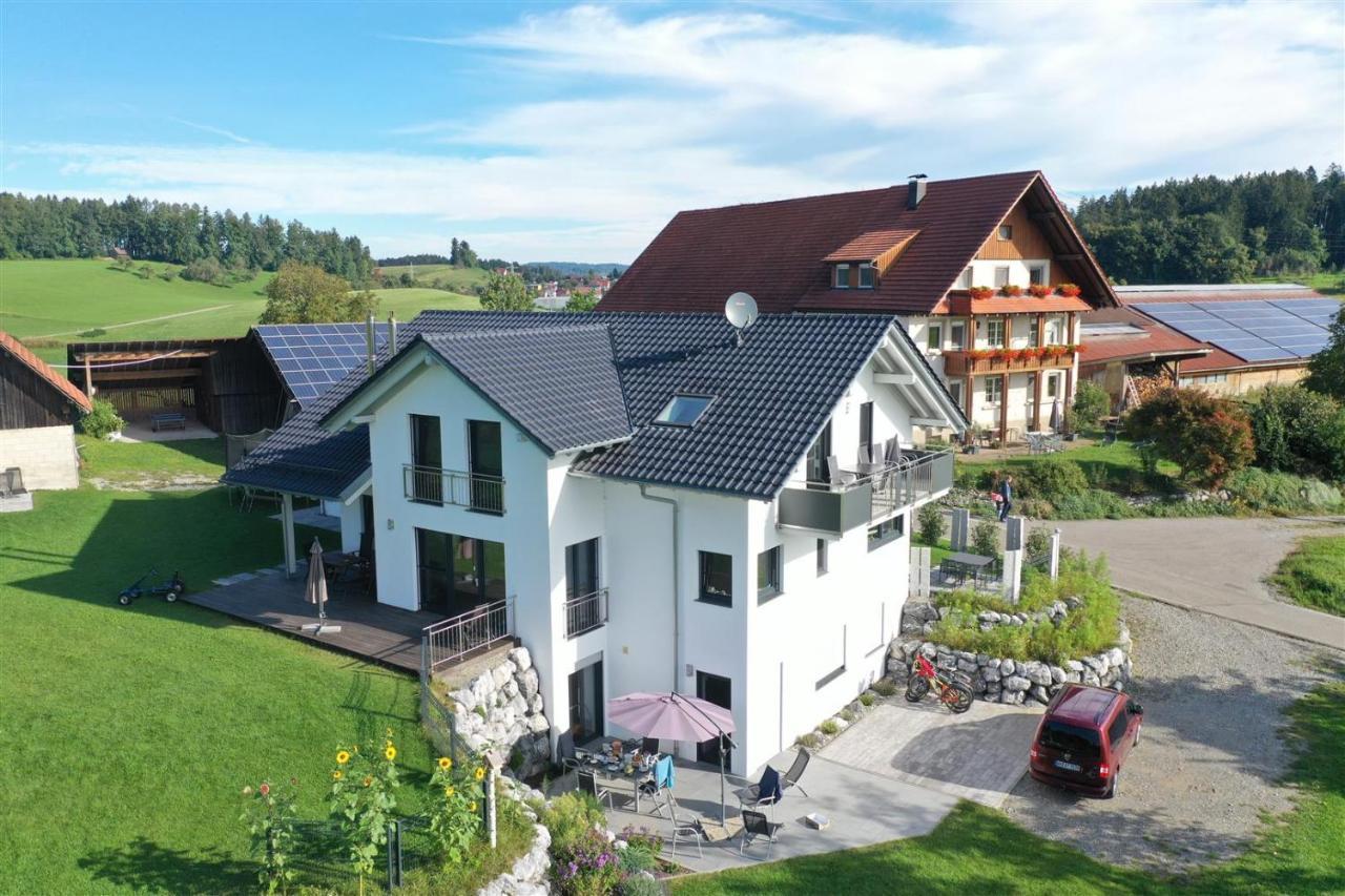 Haus Am See - Ferienwohnungen Neukirch  Esterno foto